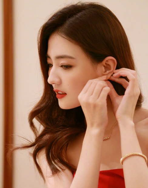 徐璐|这位女星才26岁，怎么越来越像网红了？