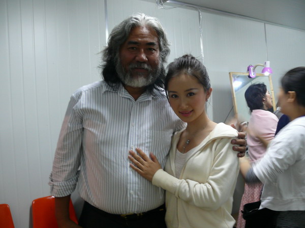 张纪中|70岁还能再当爹，让女儿伺候小4岁后妈，张纪中凭啥这么“潇洒”