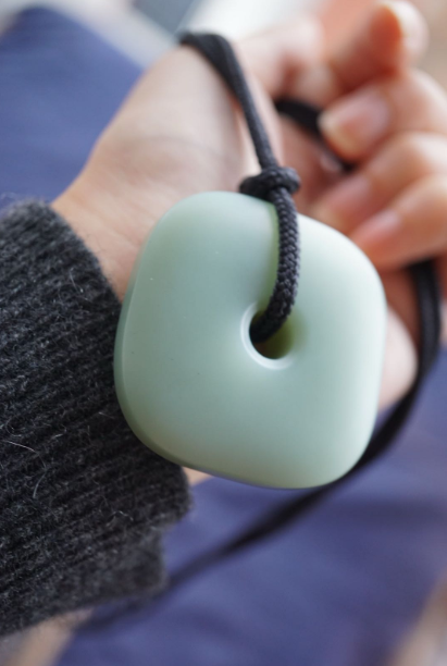 翡翠|这种碧玉之前无人重视，如今的价格堪比翡翠，你知道是谁不？