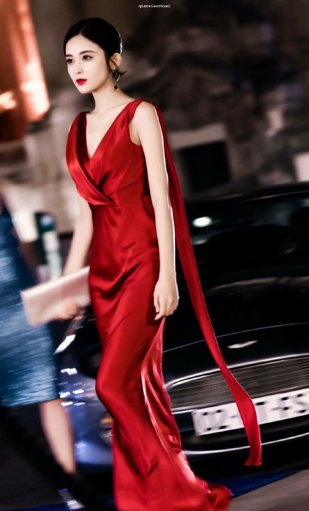 林更新|明星同穿小红裙，热巴艳丽，刘亦菲美成无法忘怀的风景线