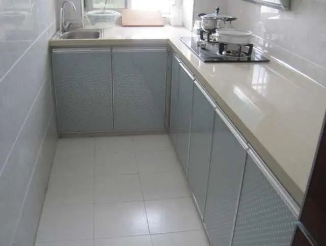 |厨房台面忘记装这个?难怪家里地板老是容易脏,还很滑