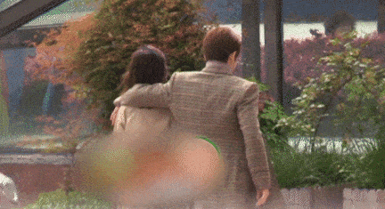 古力娜扎|许魏洲与娜扎拍亲密戏，手放女方胸前引争议，剧组：已做防护措施