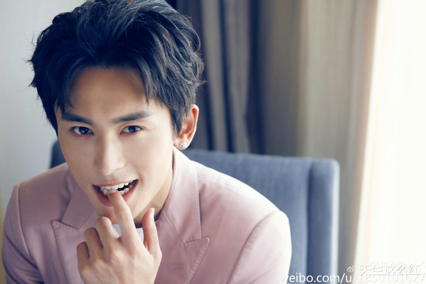 张哲瀚|两天凉了两个明星，我们的娱乐圈还有救吗？