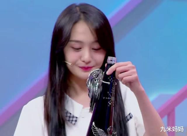 郑爽|力压比尔盖茨，郑爽登上《环球人物》杂志封面，一人独占16页篇幅