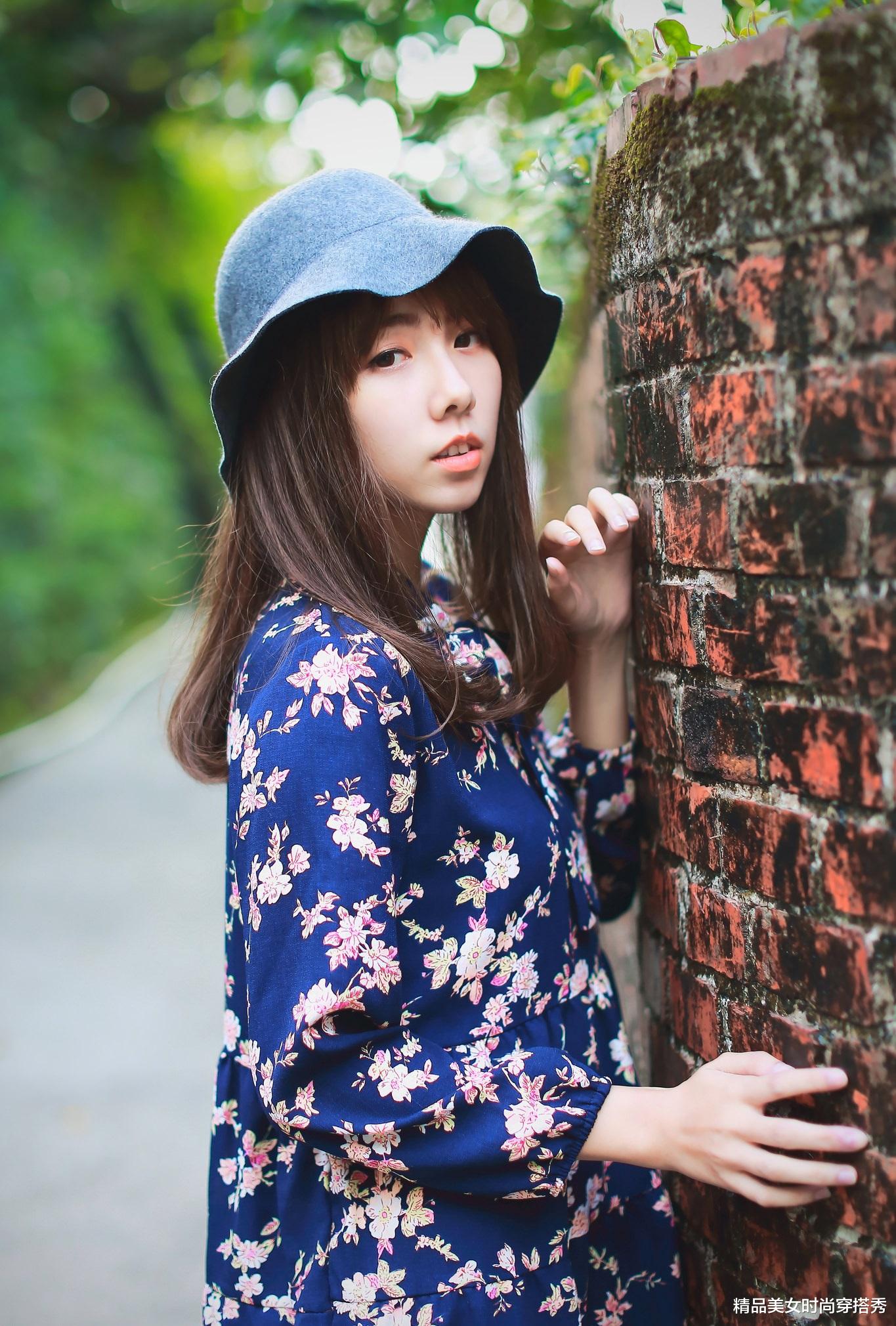 精品美女时尚穿搭秀|秋日这样穿碎花裙，优雅又不失女人味