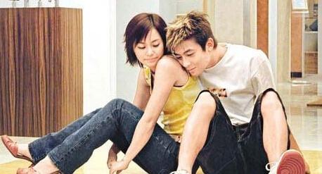 阿娇|吴亦凡爆料不断，阿娇抱怨吃瓜吃得好累，怕手滑点赞用左手刷微博