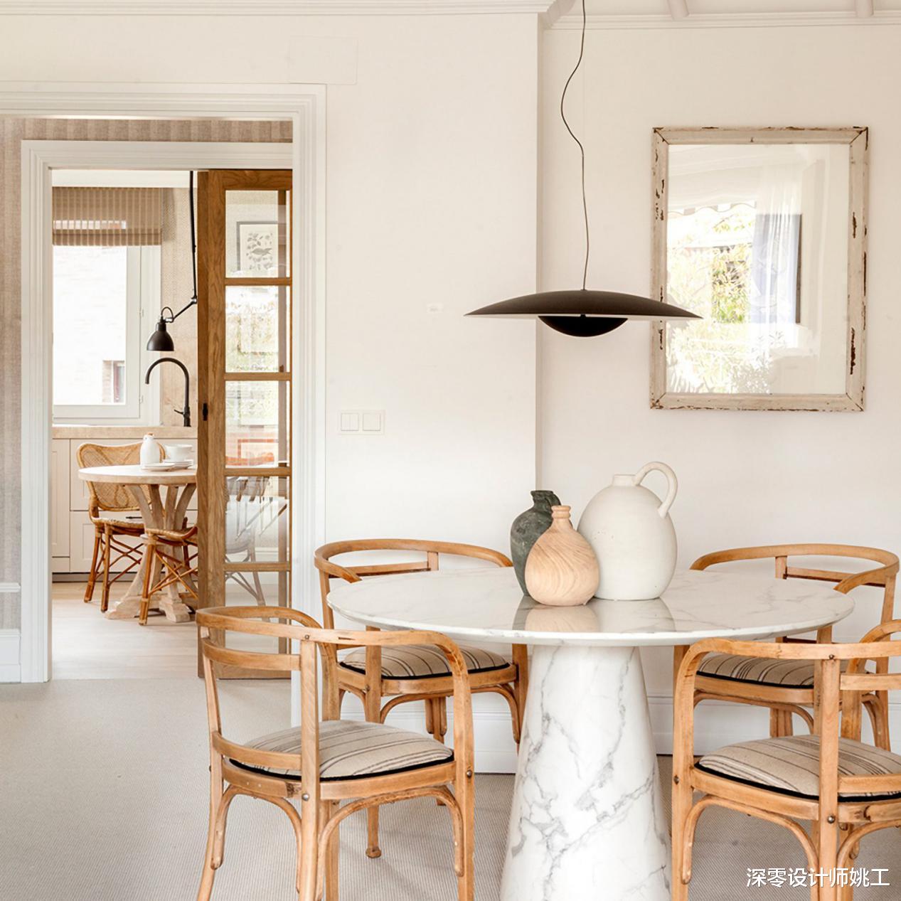 面积只有88㎡,却配备独立厨房和露台,简约中带着古韵