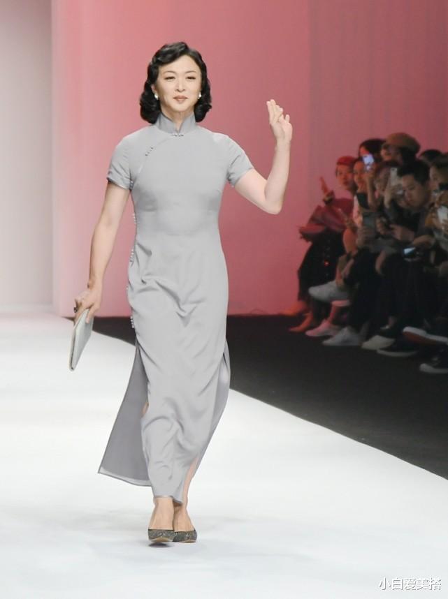 小白爱美搭|金星真是越来越有女人味了，十分喜爱穿着旗袍，大胆展现自身魅力