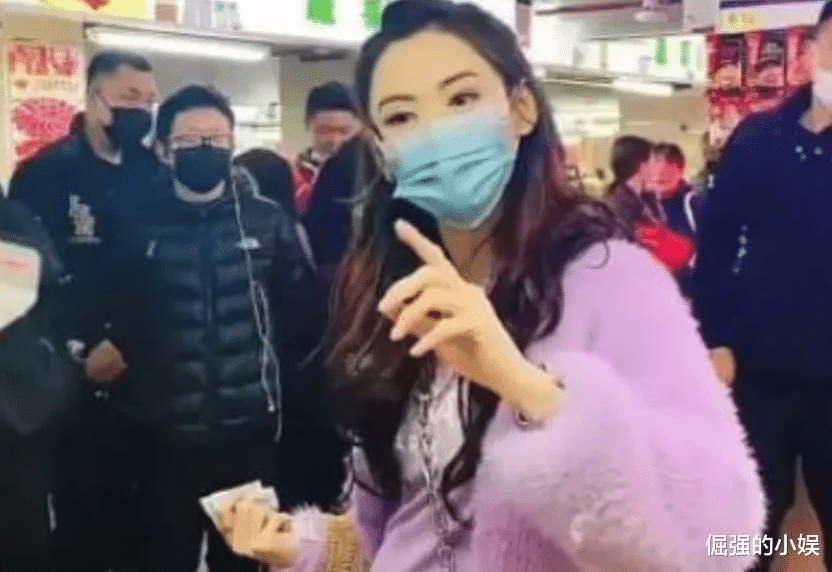 阿Sa|阿娇和阿sa的一个举动，就能说明香港艺人的处境，可以说十分凄惨