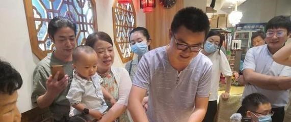 姚策|姚策老婆熊磊：郭威一个月工资2000块，是姚策辍学，不是郭威