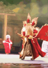 小叶娱记 “这是我新交的女朋友，兄弟们羡慕吧~”确定是女的？