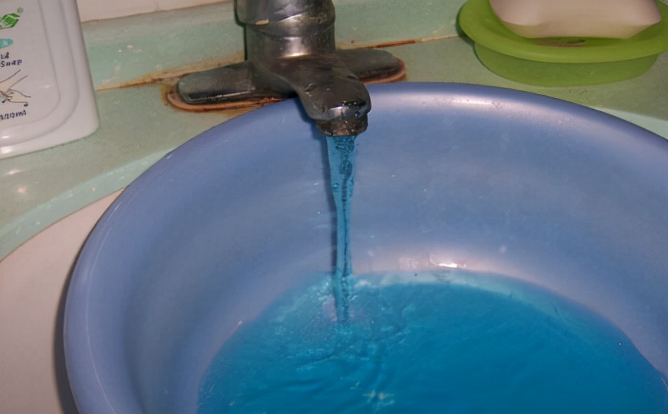 “使用蓝色洁厕块相当于自杀”，是谣言还是真事？终于有真相了