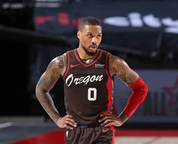 湖人队|交奢侈税，不用害怕！湖人5换1抢到利拉德！无敌的存在！