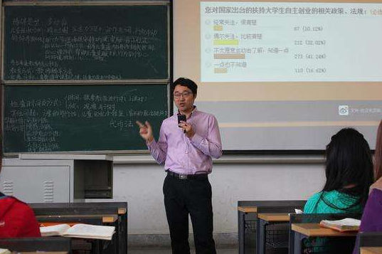 大学|压力大、收入低,大学老师无意间的聊天,透露了这份职业的苦楚