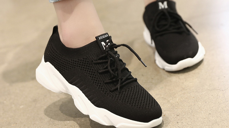 穿搭志|单调的高跟鞋就别穿了，学我小姨这样穿运动鞋，休闲更减龄