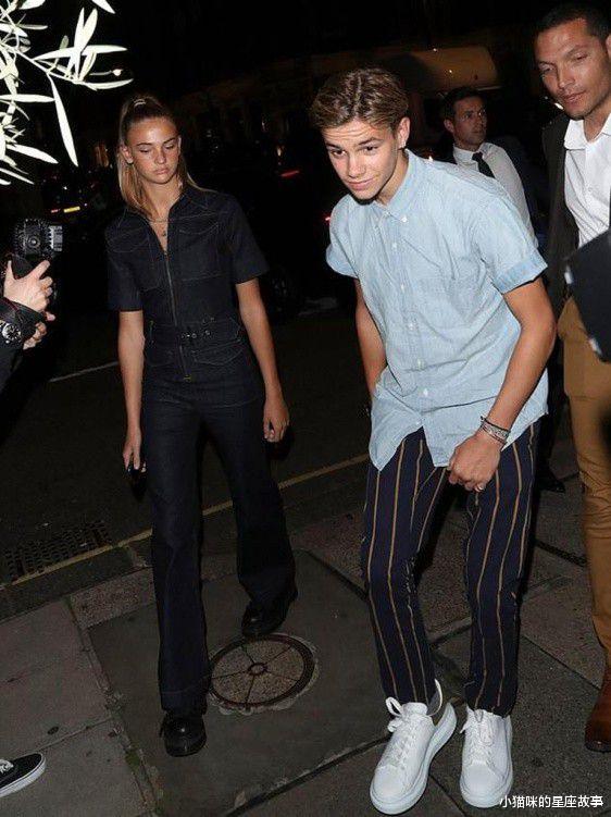 贝克汉姆|贝克汉姆儿子18岁女友晒床上自拍照：身材惹火，将罗密欧揽入怀中