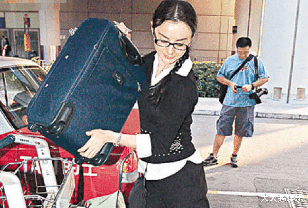 李赛凤|丈夫婚内出轨倒打一耙,让她身败名裂,李赛凤真的太惨了