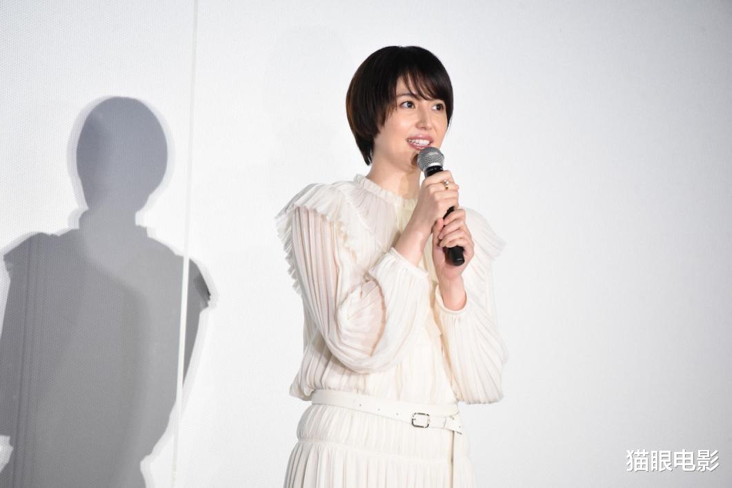 长泽雅美|48岁木村拓哉气质依旧，穿西装显成熟魅力，与34岁长泽雅美再合作