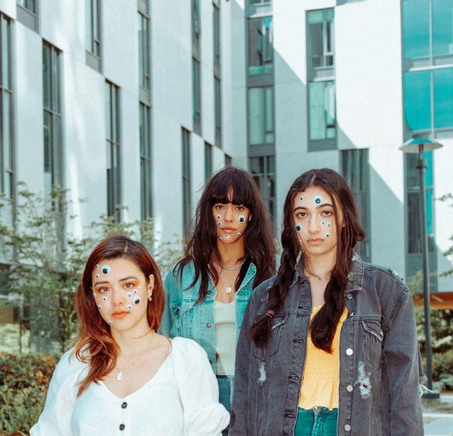 冯提莫|钟丽缇21岁女儿yasmineross晒私服，勾勒出满满的凹凸感