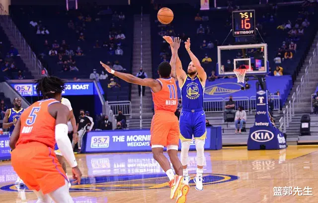 斯蒂芬·库里|三节49分，创多项三分纪录！球场现罕见一幕！小七晒露肩照庆祝