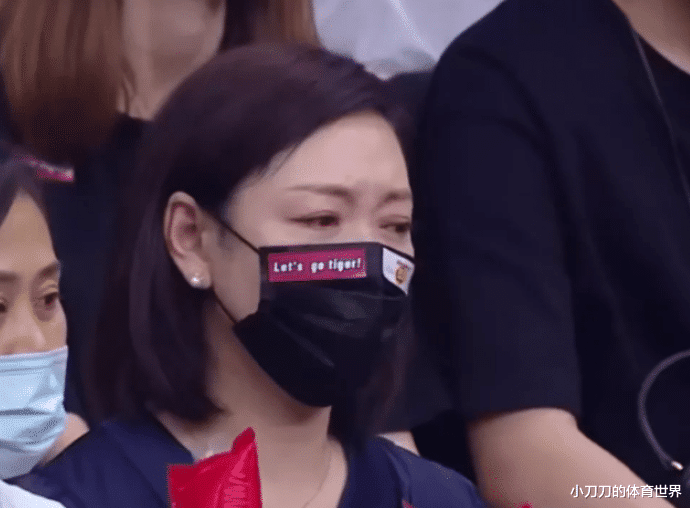 娱乐圈|胡明轩妈妈因眼泪成网红！下步进军娱乐圈，可踢馆妈妈你真好看