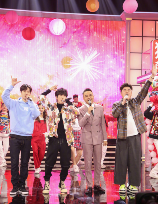 王一博|王一博独自主持天天向上分会场，看似独挑大梁，实则为他们腾地？