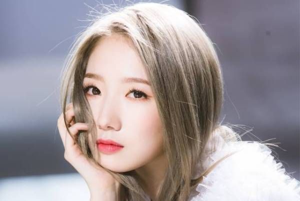 欧阳娜娜|孟美岐插足风波不到一月，又开始为复出做宣传，她还能代表冠军？