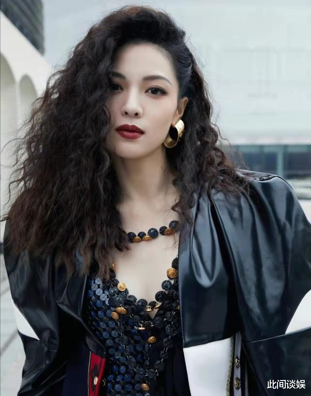 lv|LV大秀女艺人造型：刘亦菲热巴穿同款靴子，杨超越欧阳娜娜走甜美风