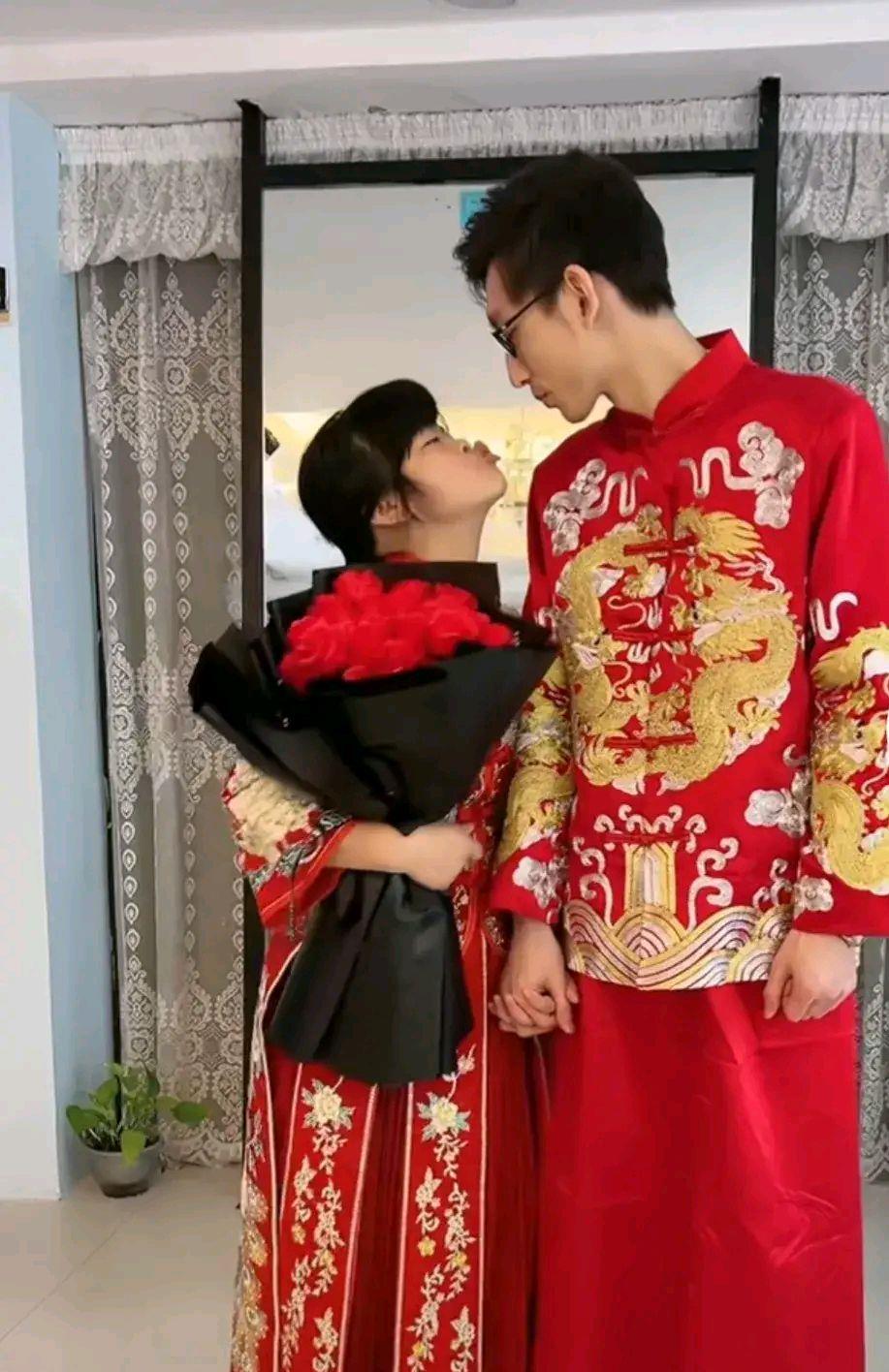 |“流浪女”逆袭成网红,与多名男子出镜恋爱被发现,假父亲也上阵