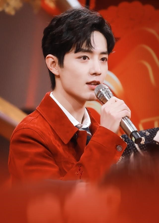 肖战|小飞侠洗广场：肖战红衣登热搜第一，时影路透洗没了