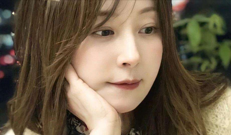 美丽|60岁花六千万找男友，二婚再嫁31岁首富的她，过去32年实在得可怜