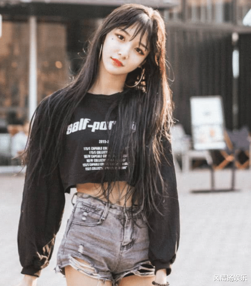 艾比|“吃个桃桃”被封后心不甘，特晒旗袍照，网友：赶紧变性吧