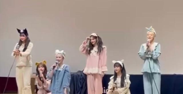 张译|韩国女团5人跪拜粉丝,中国女星王怡人拒绝下跪,挺直腰杆获好评