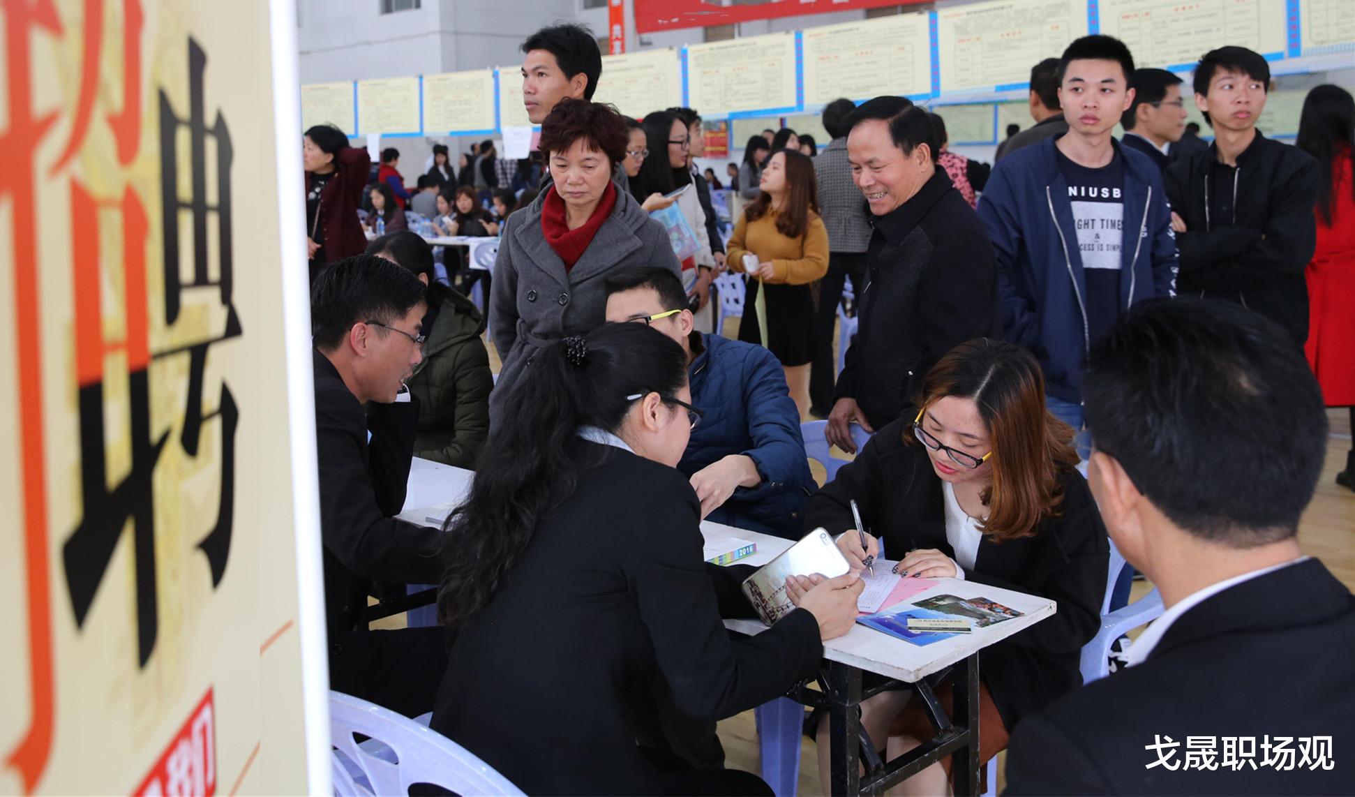 基本工资|面试官：你现在的月薪资多少？你若这样来回答，面试官都会佩服你