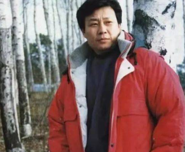 寇世勋|他有两位妻子，一位住楼上一位住楼下，年过六旬儿女成双却喊太累