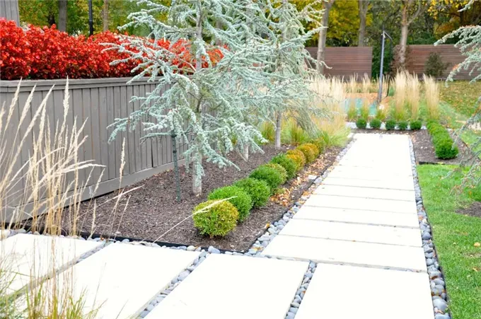 这个设计感十足,色彩斑斓的现代庭院,真漂亮!