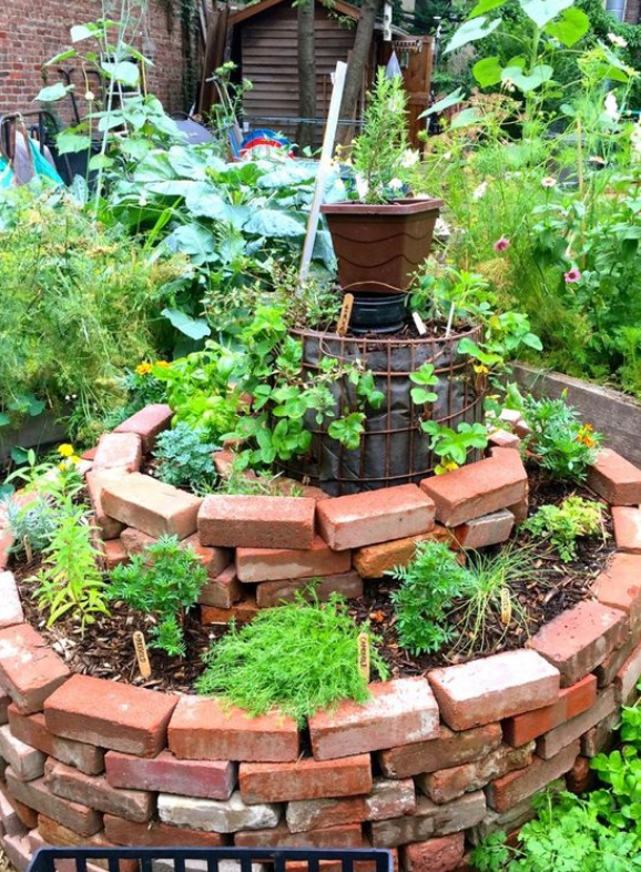 有院子就该捯饬，普通材料这么一弄有创意有美感，成本\两碗饭\