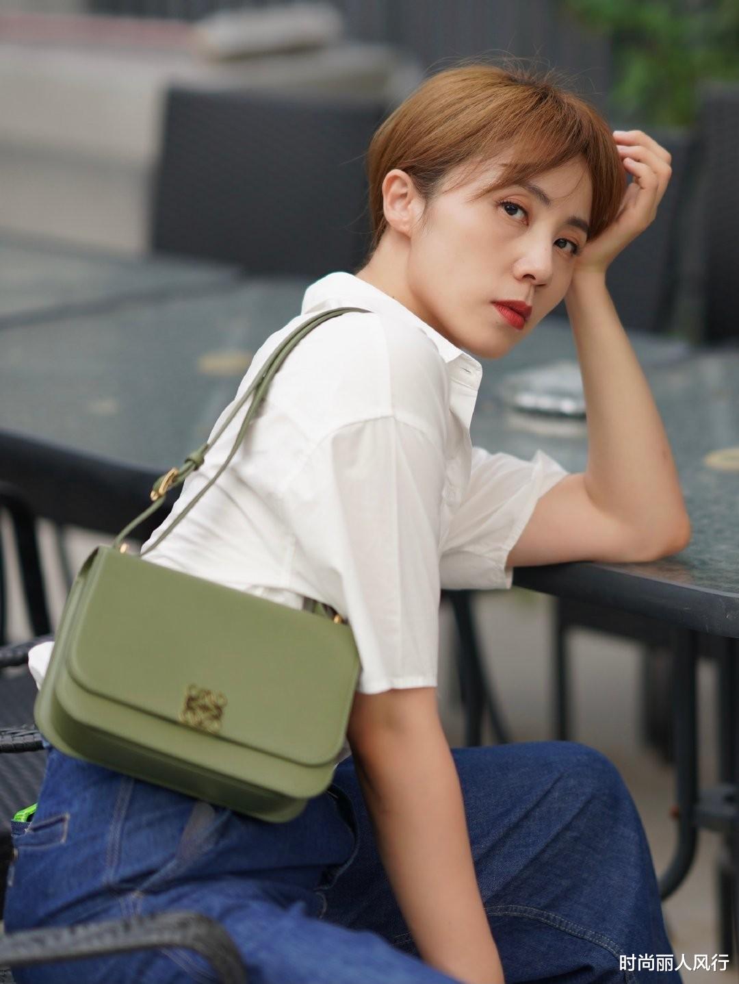 时尚丽人风行|黄磊老婆在时尚圈大放光彩！12年后复出，穿白衬衣极简风太惊艳