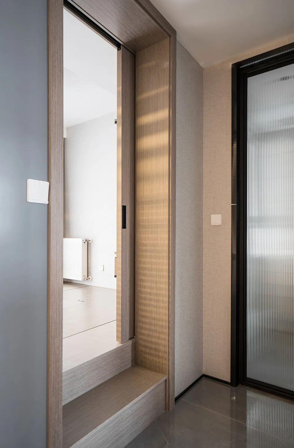 经典黑白灰+LDK一体化，她家完美诠释了什么是极简的魅力！