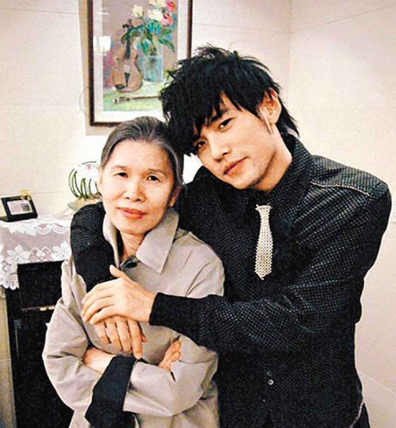 周杰伦|周杰伦绑定公司巨星传奇拟上市，母亲叶惠美是创办人之一
