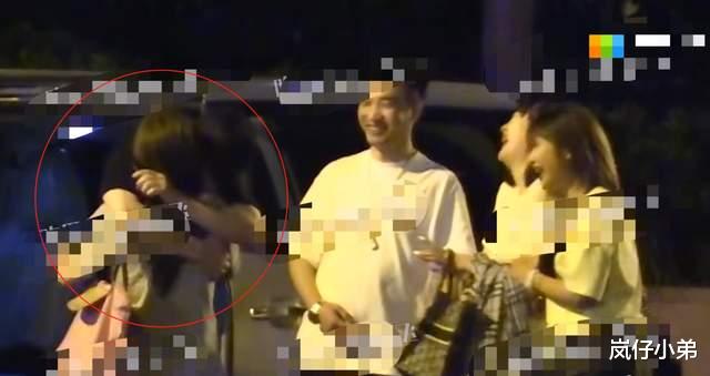 胡彦斌|胡彦斌新恋情曝光，择偶类型专一，与女方大方牵手，神似封杀艺人！