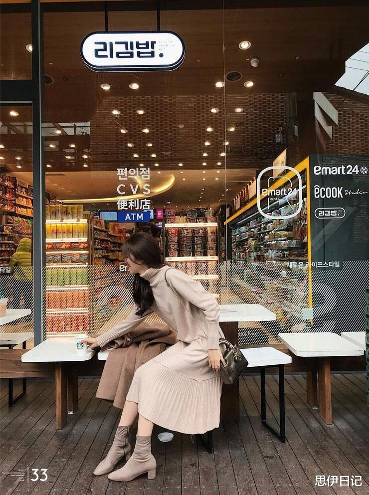 思伊日记 如画中人般唯美,冬季针织连衣裙,有着优雅温柔的风情