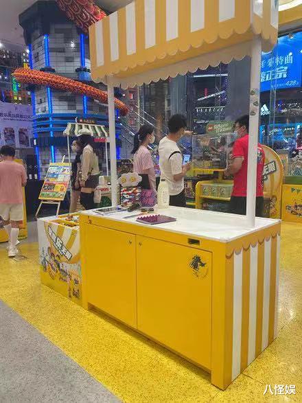 田亮|田亮一家青岛被偶遇，叶一茜给儿子狂喷防晒，森碟墨镜遮面超有范