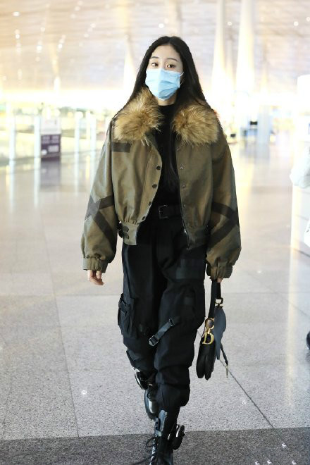 张碧晨|张碧晨孕肚旧照，穿松垮大衣没藏住圆滚肚子，网友：我当时瞎了吗