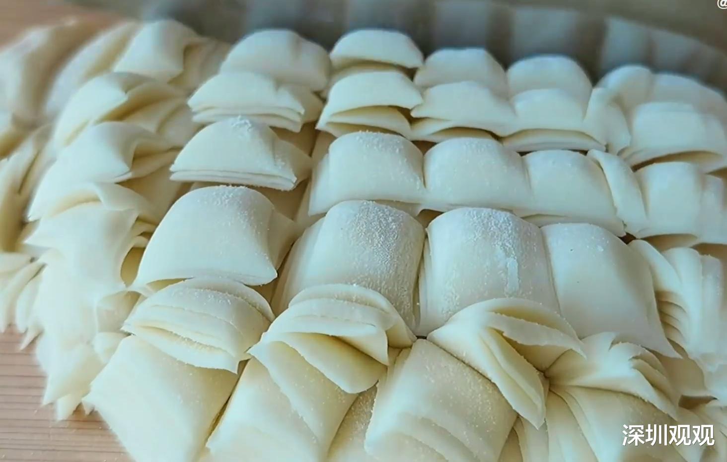 深圳观观 简单！用饺子皮做沙琪玛：酥脆，香而不腻，虽油炸，但一点不吸油