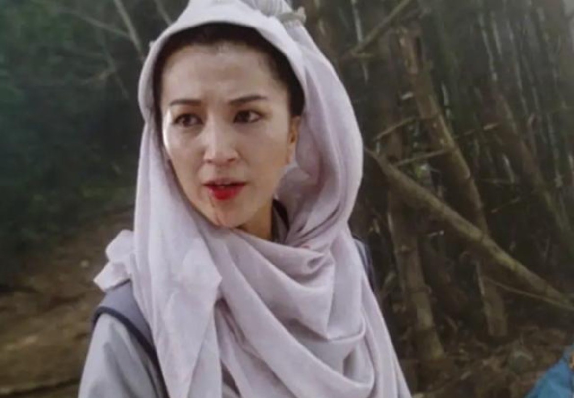 马海伦|“金牌绿叶”罕晒近况，手提名牌包披露富太生活，73岁还在演戏