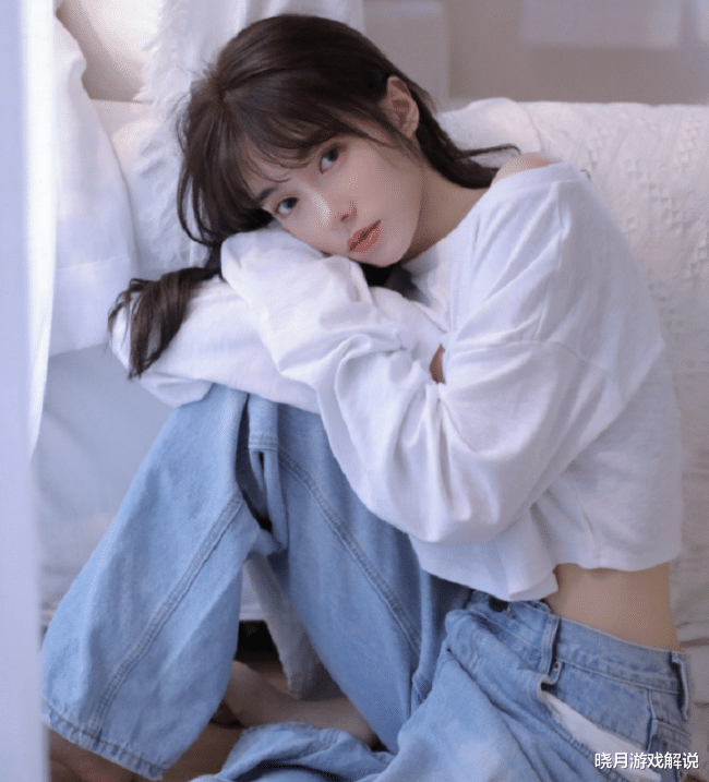 rookie|LPL女主持小钰晒写真照，小蛮腰酸倒一众女生，粉丝喊话rookie