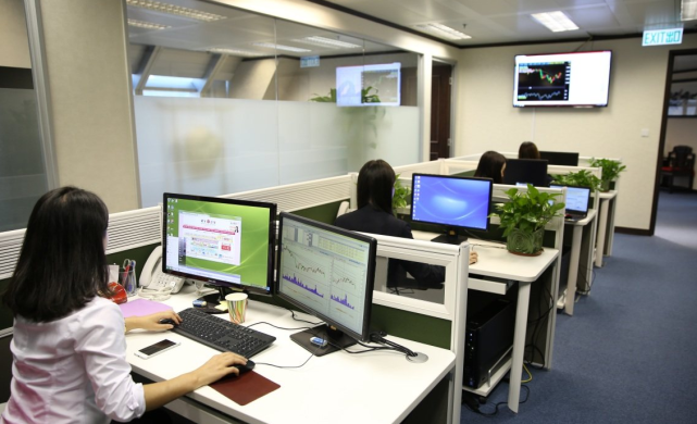 穿衣搭配|40岁的硕士生工作20年，跳槽20次，如今收入曝光被网友嘲笑