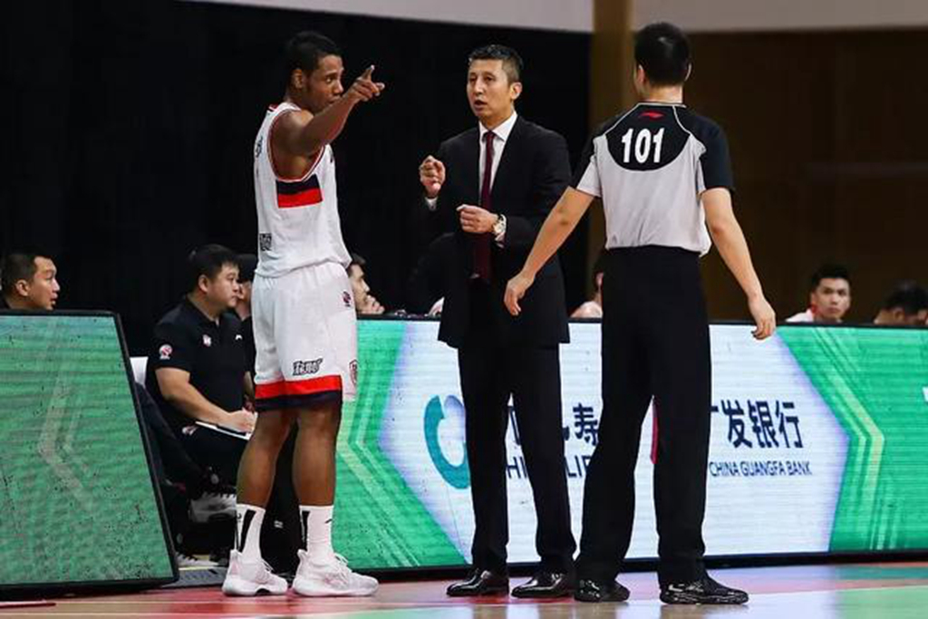 中国男篮|杜锋被天赋打动！24岁天才首次入选中国男篮，女友身高出众