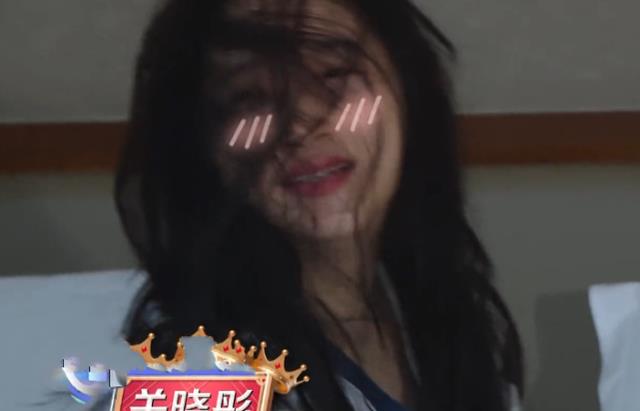 关晓彤|关晓彤起床后“素颜照”被传，男生都心动了，女生却看出了端倪